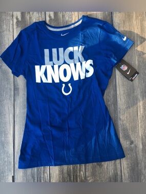 New Nike women’s luck knows slim fit shirt size large